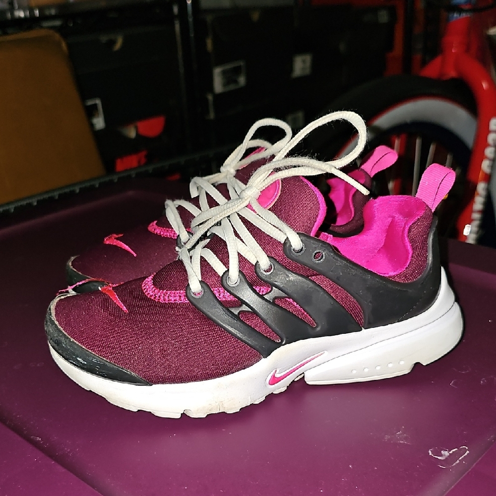 Nike Presto Kids Sneakers - Black and Purple In Boys Size 1y